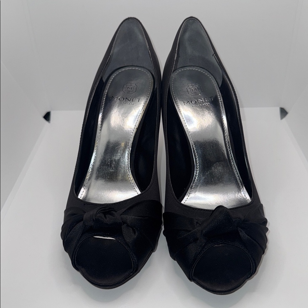 Monet Peep Toe Black Satin Pumps Heel w Knot Detail Women’s 8 - Picture 2 of 12